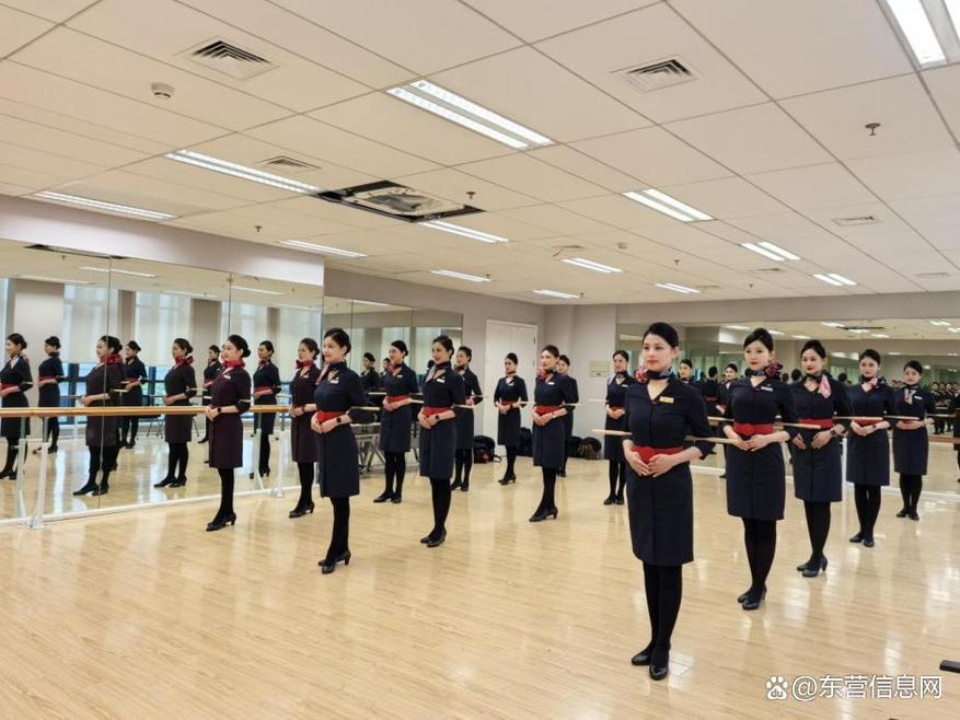东方航空启动亚冬会礼仪志愿者项目 展现“四精”服务礼仪